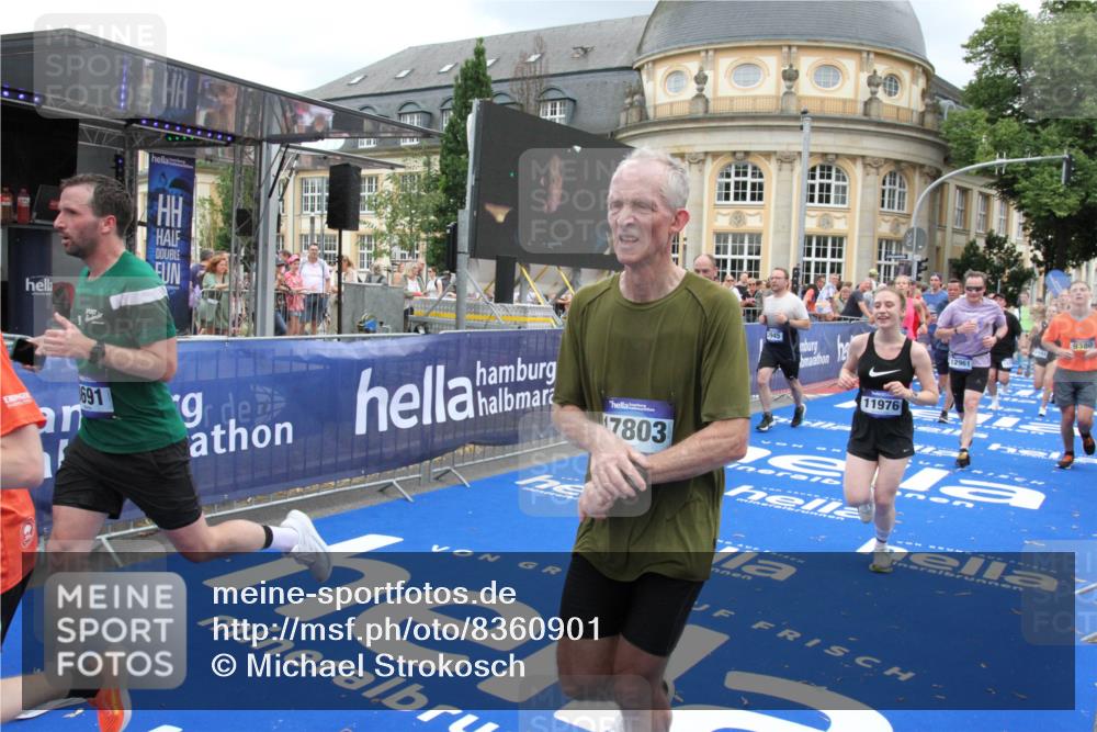 29.06.2025 - hella hamburg halbmarathon Michael Strokosch http://msf.ph/oto/8360901 29.06.2025 10:55:11 Ziel 1549, 1628, 2119, 2448, 2884, 3041, 3791, 3945, 4903, 6355, 8691, 9060, 9361, 9380, 10191, 10192, 11333, 11747, 11976, 12248, 12961, 13297, 14750, 14834, 14948, 16108, 16630, 17803, 17842, 18031, 18966 meine-sportfotos.de