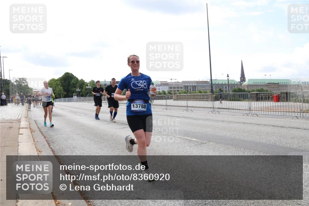 29.06.2025 - hella hamburg halbmarathon Lena Gebhardt http://msf.ph/oto/8360920 29.06.2025 10:14:10 Lombardsbrücke 15482, 6710, 48, 13788, 1131, 1194, 1480, 1890, 2359, 2987, 3939, 4001, 4032, 4962, 5631, 5719, 6028, 6083, 6089, 6287, 6366, 6710, 7209, 7442, 7462, 7840, 7991, 8001, 8057, 8409, 8673, 8892, 9631, 9845, 9886, 10442, 10443, 10977, 11441, 11987, 12313, 12467, 12797, 12938, 13237, 13285, 13788, 14488, 15085, 15482, 15721, 15722, 15840, 16126, 17439, 17985, 18041, 18236, 18239 meine-sportfotos.de