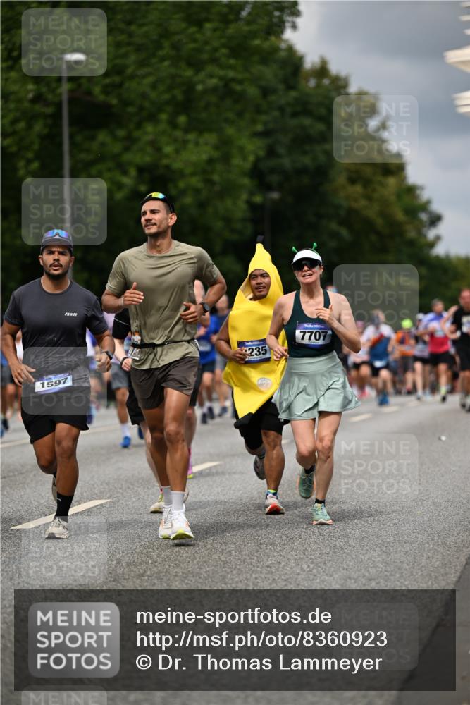 29.06.2025 - hella hamburg halbmarathon Dr. Thomas Lammeyer http://msf.ph/oto/8360923 29.06.2025 10:41:23 Kennedybrücke 56, 1022, 1118, 1253, 1276, 1488, 1490, 1597, 1819, 1952, 2072, 2104, 2199, 2272, 2552, 3165, 3230, 3398, 3428, 3714, 3873, 4347, 4733, 5146, 5224, 5560, 5786, 5940, 6584, 6804, 6821, 7202, 7235, 7707, 7823, 8257, 8258, 8315, 8758, 9054, 9055, 9918, 10024, 10112, 10476, 10762, 10798, 10862, 10919, 10931 meine-sportfotos.de