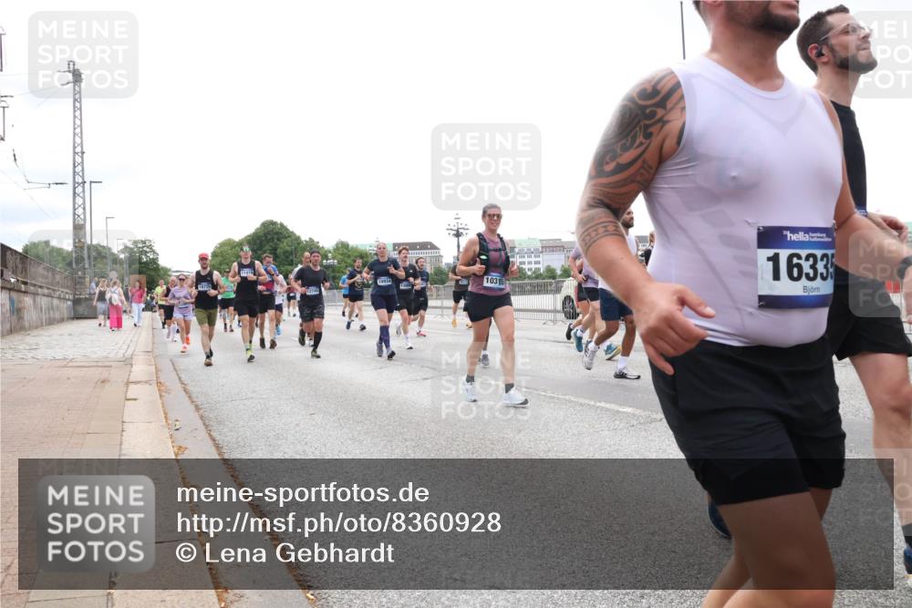 29.06.2025 - hella hamburg halbmarathon Lena Gebhardt http://msf.ph/oto/8360928 29.06.2025 10:39:15 Lombardsbrücke 18934, 12745, 10315, 1633, 1232, 1390, 1451, 1760, 1856, 1883, 2092, 2524, 2534, 2571, 2574, 2843, 2893, 2998, 3275, 3307, 3353, 3727, 3745, 3927, 4257, 4320, 4410, 4523, 4603, 4659, 4855, 4882, 4964, 6062, 6112, 6321, 6342, 6343, 6611, 6748, 7263, 7341, 7501, 7506, 7524, 7589, 7684, 7815, 8203, 8243, 8367, 8457, 8783, 8995, 9393, 9420, 9446, 9569, 9698, 9708, 9974, 9977, 10001, 10072, 10315, 10512, 10516, 10554, 13060 meine-sportfotos.de