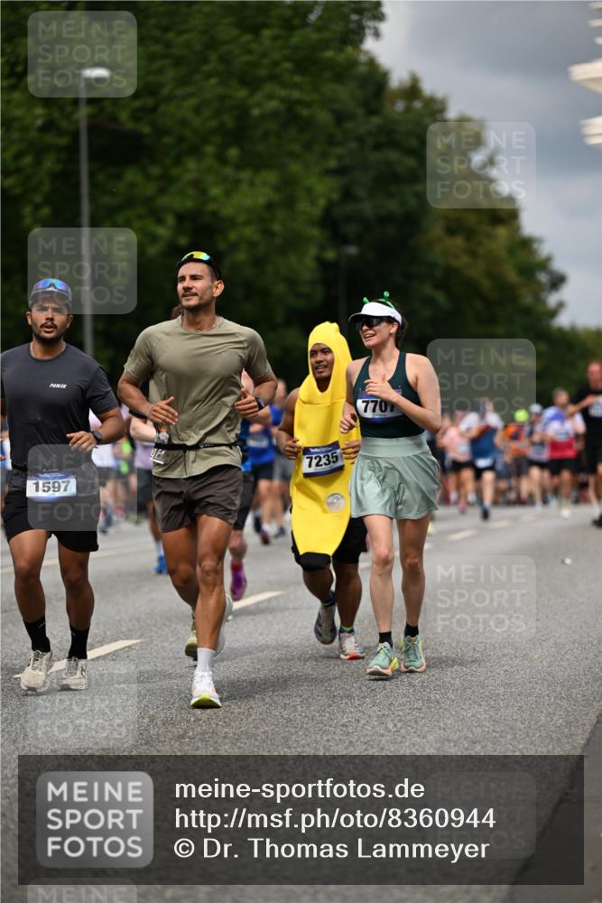 29.06.2025 - hella hamburg halbmarathon Dr. Thomas Lammeyer http://msf.ph/oto/8360944 29.06.2025 10:41:23 Kennedybrücke 56, 1022, 1118, 1253, 1276, 1488, 1490, 1597, 1819, 1952, 2072, 2104, 2199, 2272, 2552, 3165, 3230, 3398, 3428, 3714, 3873, 4347, 4733, 5146, 5224, 5560, 5786, 5940, 6584, 6804, 6821, 7202, 7235, 7707, 7823, 8257, 8258, 8315, 8758, 9054, 9055, 9918, 10024, 10112, 10476, 10762, 10798, 10862, 10919, 10931 meine-sportfotos.de