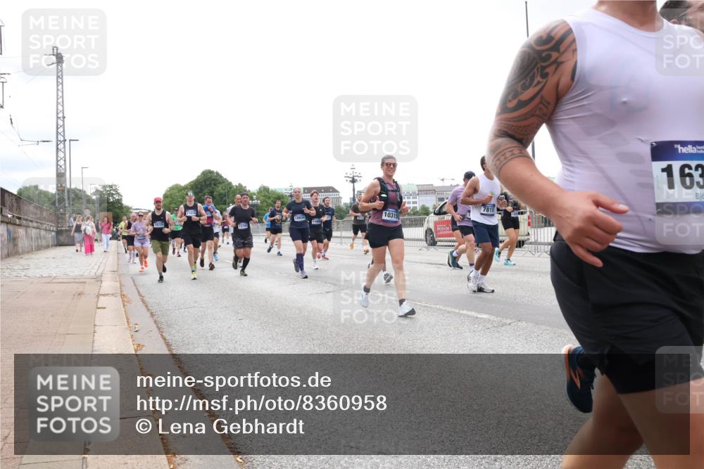 29.06.2025 - hella hamburg halbmarathon Lena Gebhardt http://msf.ph/oto/8360958 29.06.2025 10:39:15 Lombardsbrücke 18725, 11419, 18934, 12745, 10315, 7815, 163, 1232, 1390, 1451, 1760, 1856, 1883, 2092, 2524, 2534, 2571, 2574, 2843, 2893, 2998, 3275, 3307, 3353, 3727, 3745, 3927, 4257, 4320, 4410, 4523, 4603, 4659, 4855, 4882, 4964, 6062, 6112, 6321, 6342, 6343, 6611, 6748, 7263, 7341, 7501, 7506, 7524, 7589, 7684, 7815, 8203, 8243, 8367, 8457, 8783, 8995, 9393, 9420, 9446, 9569, 9698, 9708, 9974, 9977, 10001, 10072, 10315, 10512, 10516, 10554, 13060 meine-sportfotos.de