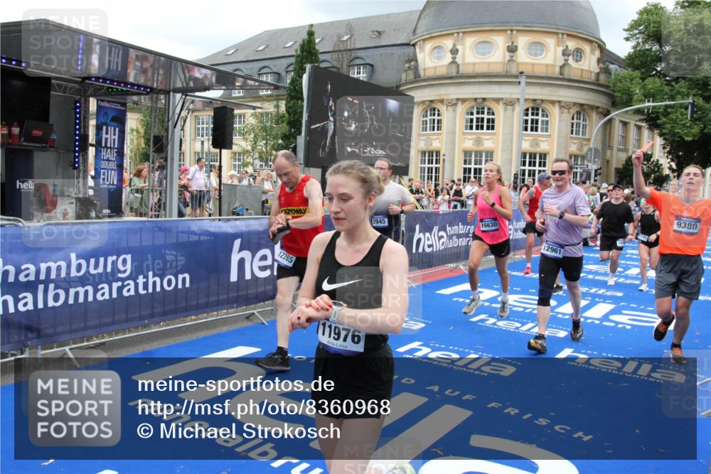 29.06.2025 - hella hamburg halbmarathon Michael Strokosch http://msf.ph/oto/8360968 29.06.2025 10:55:13 Ziel 1549, 1628, 2119, 2448, 3041, 3945, 4903, 6355, 8691, 8973, 9361, 9380, 10188, 10191, 10192, 10582, 11747, 11976, 12248, 12961, 14834, 14948, 15854, 16108, 16630, 17842, 18031, 18966 meine-sportfotos.de
