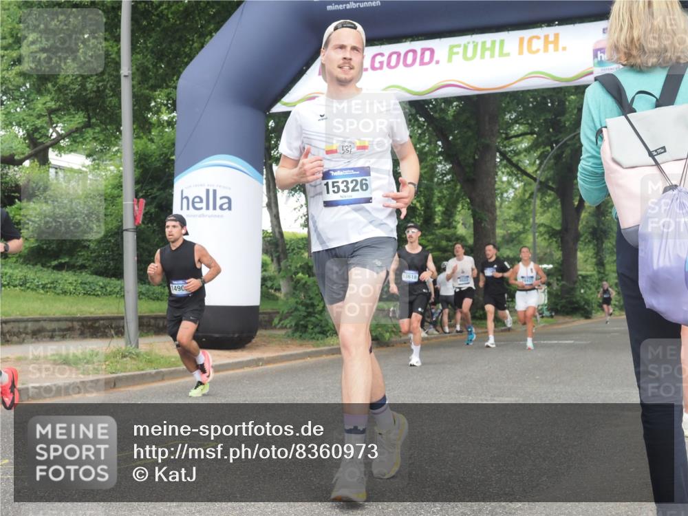 29.06.2025 - hella hamburg halbmarathon KatJ http://msf.ph/oto/8360973 29.06.2025 10:22:27 Zwischen KM18-KM19 2879 meine-sportfotos.de