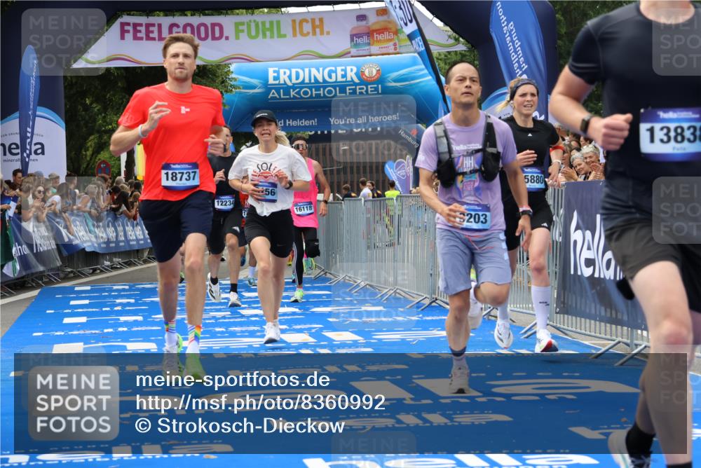 29.06.2025 - hella hamburg halbmarathon Strokosch-Dieckow http://msf.ph/oto/8360992 29.06.2025 10:29:24 Ziel 2021, 2075, 2180, 8975, 9137, 9571, 10156, 10790, 12234, 12287, 13838, 14164, 15880, 16118, 17197, 18737, 19203 meine-sportfotos.de