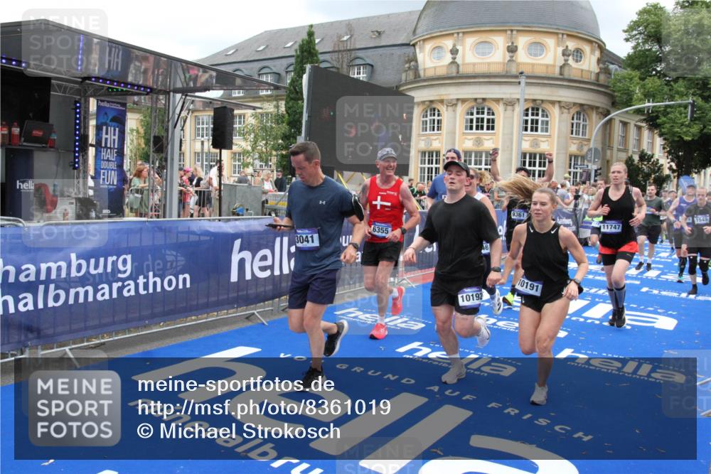 29.06.2025 - hella hamburg halbmarathon Michael Strokosch http://msf.ph/oto/8361019 29.06.2025 10:55:14 Ziel 1549, 1628, 2119, 2448, 3041, 3945, 4903, 6355, 6891, 8973, 9361, 9380, 10188, 10191, 10192, 10582, 11747, 11976, 12248, 12961, 14834, 15854, 16108, 16521, 16630, 18031, 18966 meine-sportfotos.de