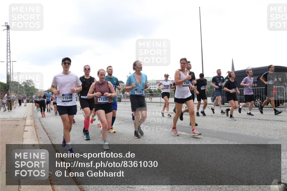 29.06.2025 - hella hamburg halbmarathon Lena Gebhardt http://msf.ph/oto/8361030 29.06.2025 10:48:19 Lombardsbrücke 11548, 17325, 7393, 7394, 393, 1079, 1142, 1157, 1174, 1175, 1392, 1645, 1701, 2037, 2163, 2195, 2197, 2418, 2475, 2545, 2627, 2650, 2756, 2909, 2958, 3049, 3224, 3320, 3468, 3504, 3661, 3679, 3933, 4327, 4588, 4856, 5585, 5781, 5886, 5952, 6143, 7240, 7393, 7394, 7427, 7532, 7916, 8077, 8310, 8461, 8521, 8760, 8774, 8948, 9356, 9696, 9697, 9775, 9787, 9921, 10059, 10145, 10777, 10794, 11548, 11742, 11781, 13814, 15715, 16498, 16499 meine-sportfotos.de