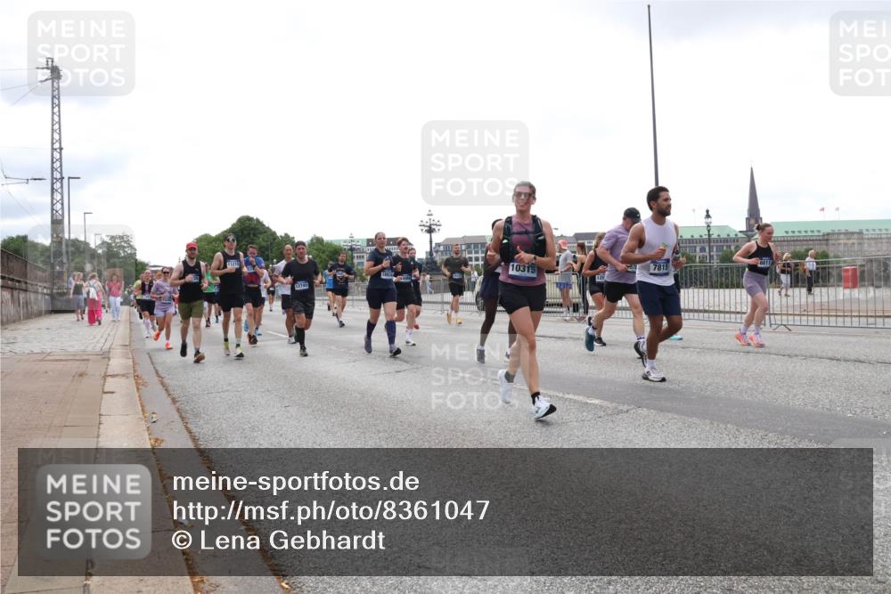 29.06.2025 - hella hamburg halbmarathon Lena Gebhardt http://msf.ph/oto/8361047 29.06.2025 10:39:16 Lombardsbrücke 11419, 18934, 10315, 7815, 6611, 12745, 1232, 1390, 1451, 1760, 1856, 1883, 2092, 2524, 2534, 2571, 2574, 2843, 2893, 2998, 3275, 3307, 3353, 3727, 3745, 4257, 4320, 4410, 4523, 4603, 4609, 4659, 4855, 4882, 4964, 6062, 6112, 6321, 6342, 6343, 6611, 6748, 7263, 7341, 7501, 7506, 7524, 7589, 7684, 7815, 8203, 8243, 8457, 8783, 8995, 9393, 9420, 9446, 9569, 9698, 9708, 9777, 9974, 9977, 10001, 10072, 10315, 10512, 10516, 10554, 13060 meine-sportfotos.de