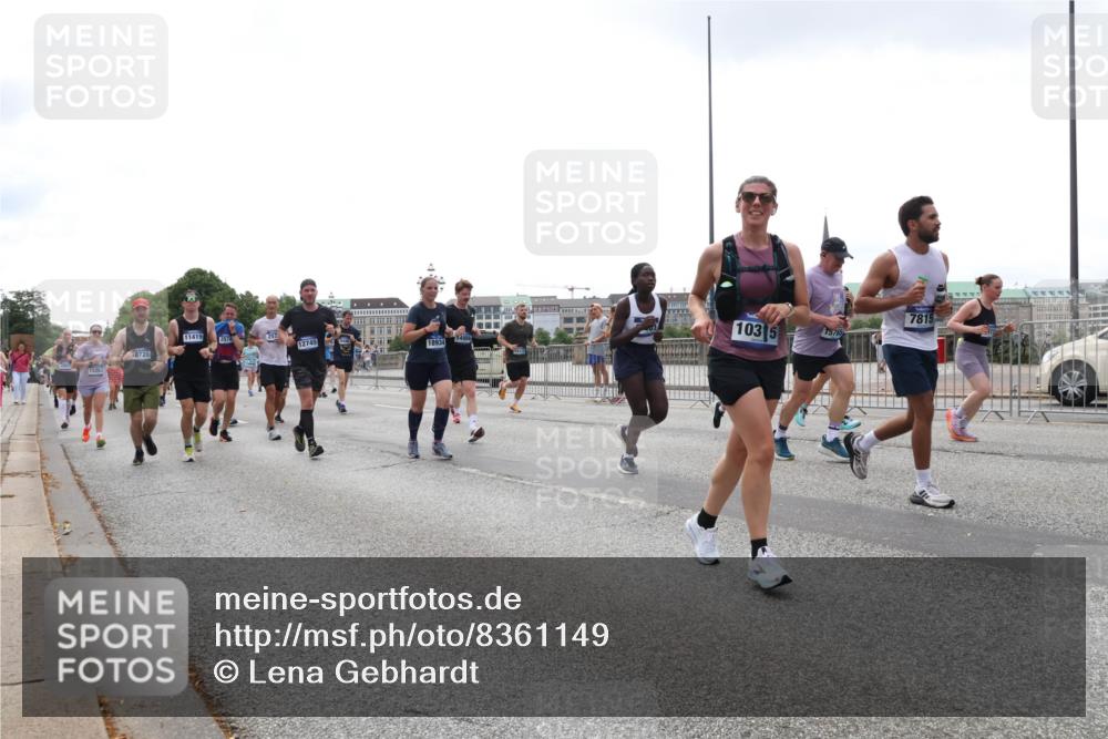 29.06.2025 - hella hamburg halbmarathon Lena Gebhardt http://msf.ph/oto/8361149 29.06.2025 10:39:16 Lombardsbrücke 11419, 2574, 12745, 14958, 8725, 18934, 15262, 103, 5, 7815, 5765, 1232, 1390, 1451, 1760, 1856, 1883, 2092, 2524, 2534, 2571, 2574, 2843, 2893, 2998, 3275, 3307, 3353, 3727, 3745, 4257, 4320, 4410, 4523, 4603, 4609, 4659, 4855, 4882, 4964, 6062, 6112, 6321, 6342, 6343, 6611, 6748, 7263, 7341, 7501, 7506, 7524, 7589, 7684, 7815, 8203, 8243, 8457, 8783, 8995, 9393, 9420, 9446, 9569, 9698, 9708, 9777, 9974, 9977, 10001, 10072, 10315, 10512, 10516, 10554, 13060 meine-sportfotos.de