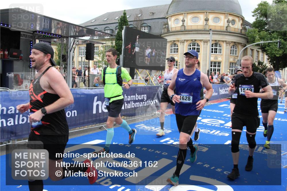29.06.2025 - hella hamburg halbmarathon Michael Strokosch http://msf.ph/oto/8361162 29.06.2025 10:55:17 Ziel 1549, 1628, 2119, 2448, 3041, 4903, 6355, 6723, 6891, 8973, 9361, 10188, 10191, 10192, 10263, 10582, 11747, 12248, 14834, 15854, 16108, 16521, 18031, 18966 meine-sportfotos.de