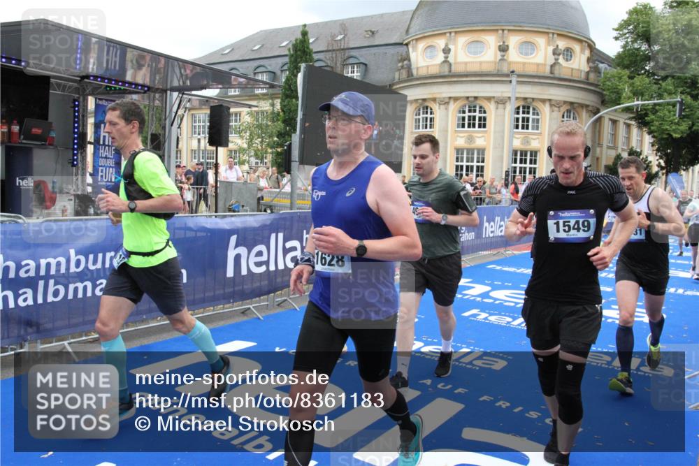 29.06.2025 - hella hamburg halbmarathon Michael Strokosch http://msf.ph/oto/8361183 29.06.2025 10:55:17 Ziel 1549, 1628, 2119, 2448, 3041, 4903, 6355, 6723, 6891, 8973, 9361, 10188, 10191, 10192, 10263, 10582, 11747, 12248, 14834, 15854, 16108, 16521, 18031, 18966 meine-sportfotos.de