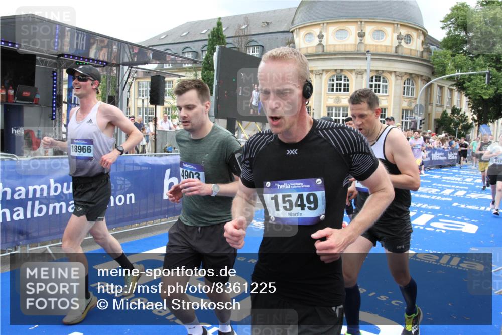 29.06.2025 - hella hamburg halbmarathon Michael Strokosch http://msf.ph/oto/8361225 29.06.2025 10:55:18 Ziel 1549, 1628, 2119, 4903, 5643, 6723, 6891, 8973, 9361, 10188, 10263, 10582, 11184, 11747, 12248, 13470, 14834, 15854, 16108, 16521, 18031, 18380, 18531, 18966 meine-sportfotos.de
