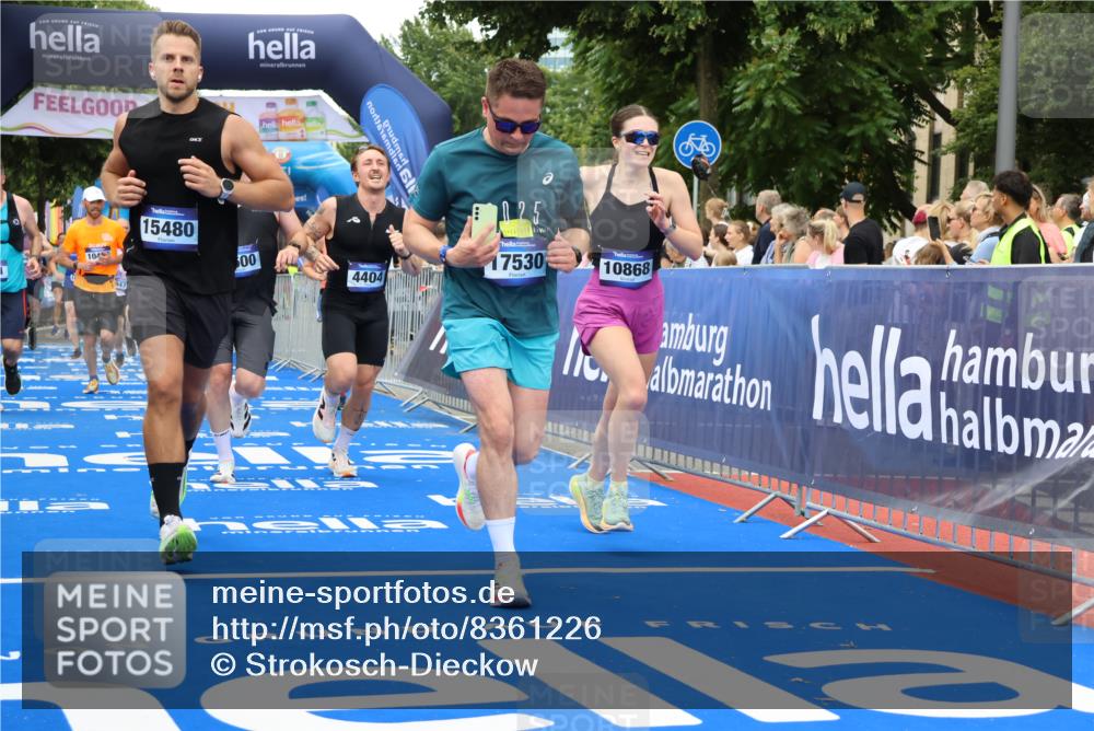 29.06.2025 - hella hamburg halbmarathon Strokosch-Dieckow http://msf.ph/oto/8361226 29.06.2025 10:51:11 Ziel 1366, 1461, 1817, 2636, 2718, 4077, 4404, 4814, 4816, 4967, 5600, 6027, 6657, 8261, 8316, 8508, 8930, 9476, 10480, 10508, 10667, 10868, 11512, 11625, 11733, 12016, 13073, 15480, 17384, 17530, 17823, 18019 meine-sportfotos.de