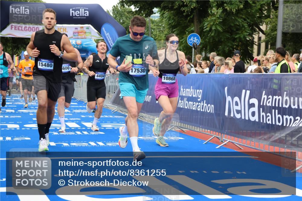 29.06.2025 - hella hamburg halbmarathon Strokosch-Dieckow http://msf.ph/oto/8361255 29.06.2025 10:51:11 Ziel 1366, 1461, 1817, 2636, 2718, 4077, 4404, 4814, 4816, 4967, 5600, 6027, 6657, 8261, 8316, 8508, 8930, 9476, 10480, 10508, 10667, 10868, 11512, 11625, 11733, 12016, 13073, 15480, 17384, 17530, 17823, 18019 meine-sportfotos.de
