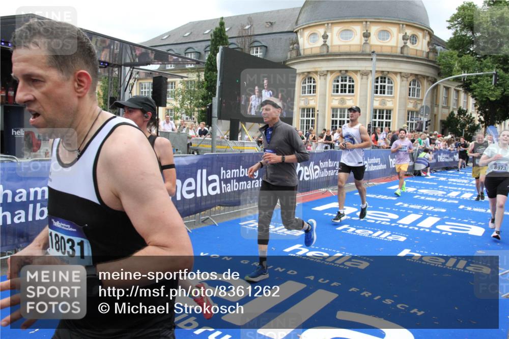 29.06.2025 - hella hamburg halbmarathon Michael Strokosch http://msf.ph/oto/8361262 29.06.2025 10:55:19 Ziel 1549, 1628, 2119, 4903, 5643, 6723, 6891, 8973, 10188, 10263, 10582, 11184, 12526, 13470, 14834, 15854, 16521, 18031, 18290, 18380, 18531, 18966 meine-sportfotos.de