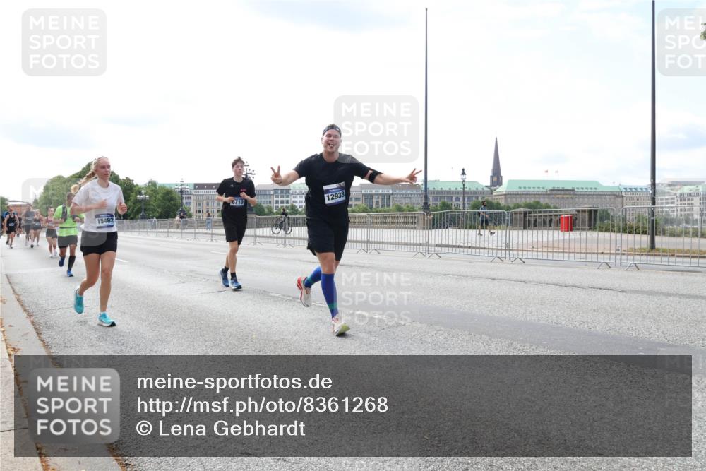 29.06.2025 - hella hamburg halbmarathon Lena Gebhardt http://msf.ph/oto/8361268 29.06.2025 10:14:11 Lombardsbrücke 6710, 15482, 1283, 12938, 1131, 1194, 1480, 1890, 2359, 2987, 3756, 3939, 4001, 4032, 4962, 5631, 5719, 6028, 6083, 6089, 6287, 6366, 6710, 7209, 7442, 7462, 7840, 7991, 8001, 8057, 8409, 8673, 8892, 9631, 9845, 9886, 10224, 10442, 10443, 10977, 11441, 11987, 12313, 12467, 12797, 12938, 13237, 13285, 13788, 14488, 15085, 15482, 15721, 15722, 15840, 16126, 17439, 17985, 18041, 18236, 18239 meine-sportfotos.de
