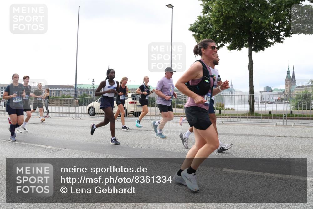 29.06.2025 - hella hamburg halbmarathon Lena Gebhardt http://msf.ph/oto/8361334 29.06.2025 10:39:17 Lombardsbrücke 8934, 4956, 12090, 10, 15112, 1232, 1390, 1451, 1760, 1856, 1883, 2092, 2524, 2534, 2571, 2574, 2843, 2893, 2998, 3275, 3307, 3353, 3727, 3745, 4257, 4320, 4410, 4523, 4603, 4609, 4659, 4855, 4882, 4964, 6062, 6112, 6321, 6342, 6343, 6611, 6719, 6726, 6748, 7341, 7501, 7506, 7524, 7589, 7684, 7815, 8203, 8243, 8457, 8783, 8995, 9393, 9420, 9446, 9569, 9698, 9708, 9777, 9974, 9977, 10001, 10072, 10315, 10512, 10516, 10554, 13060 meine-sportfotos.de