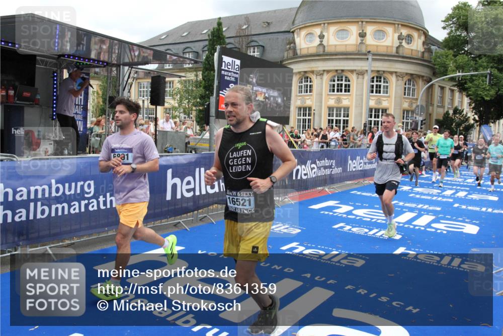 29.06.2025 - hella hamburg halbmarathon Michael Strokosch http://msf.ph/oto/8361359 29.06.2025 10:55:21 Ziel 4189, 5643, 6723, 6891, 8487, 8973, 10188, 10263, 10582, 11184, 12526, 13236, 13470, 15854, 16521, 16985, 18290, 18380, 18531 meine-sportfotos.de