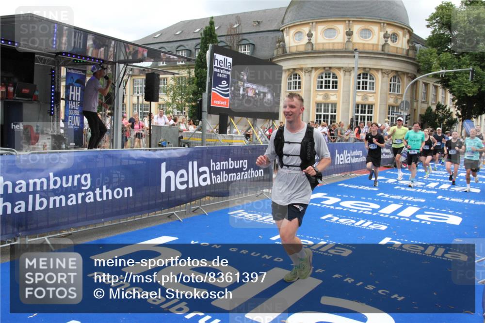 29.06.2025 - hella hamburg halbmarathon Michael Strokosch http://msf.ph/oto/8361397 29.06.2025 10:55:22 Ziel 4189, 5287, 5643, 6723, 6891, 8487, 8973, 10188, 10263, 11184, 12526, 13236, 13470, 16521, 16985, 18290, 18380, 18531 meine-sportfotos.de