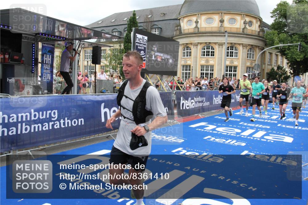 29.06.2025 - hella hamburg halbmarathon Michael Strokosch http://msf.ph/oto/8361410 29.06.2025 10:55:22 Ziel 4189, 5287, 5643, 6723, 6891, 8487, 8973, 10188, 10263, 11184, 12526, 13236, 13470, 16521, 16985, 18290, 18380, 18531 meine-sportfotos.de