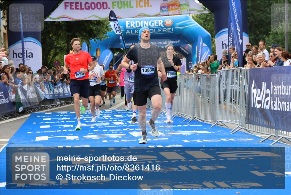 29.06.2025 - hella hamburg halbmarathon Strokosch-Dieckow http://msf.ph/oto/8361416 29.06.2025 10:29:23 Ziel 2021, 2075, 2180, 8975, 9137, 9571, 10156, 10790, 12234, 12287, 12337, 13838, 14164, 14395, 15880, 16118, 17197, 18737, 19203 meine-sportfotos.de