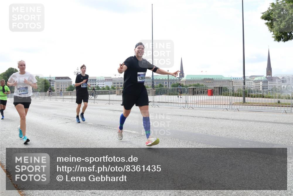 29.06.2025 - hella hamburg halbmarathon Lena Gebhardt http://msf.ph/oto/8361435 29.06.2025 10:14:12 Lombardsbrücke 15482, 12938, 1131, 1194, 1406, 1480, 1890, 2359, 2494, 3756, 3939, 4001, 4032, 4962, 5631, 5719, 6028, 6083, 6089, 6287, 6366, 6710, 7209, 7442, 7462, 7802, 7840, 7991, 8001, 8057, 8409, 8673, 8892, 9631, 9845, 9886, 10224, 10442, 10443, 11441, 11987, 12467, 12938, 13237, 13285, 13788, 14488, 15085, 15482, 15721, 15722, 15840, 16126, 17439, 17985, 18041, 18236, 18239 meine-sportfotos.de