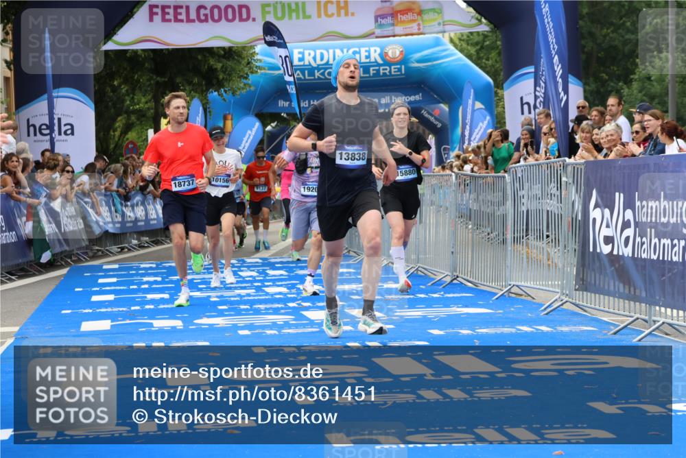 29.06.2025 - hella hamburg halbmarathon Strokosch-Dieckow http://msf.ph/oto/8361451 29.06.2025 10:29:23 Ziel 2021, 2075, 2180, 8975, 9137, 9571, 10156, 10790, 12234, 12287, 12337, 13838, 14164, 14395, 15880, 16118, 17197, 18737, 19203 meine-sportfotos.de