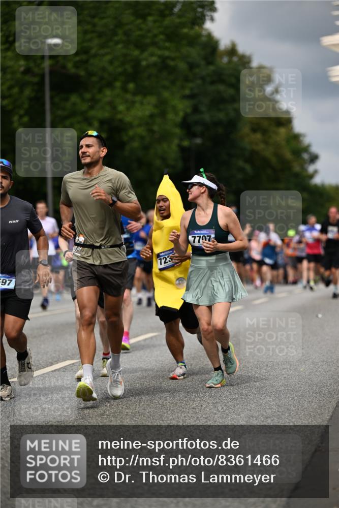29.06.2025 - hella hamburg halbmarathon Dr. Thomas Lammeyer http://msf.ph/oto/8361466 29.06.2025 10:41:23 Kennedybrücke 56, 1022, 1118, 1253, 1276, 1488, 1490, 1597, 1819, 1952, 2072, 2104, 2199, 2272, 2552, 3165, 3230, 3398, 3428, 3714, 3873, 4347, 4733, 5146, 5224, 5560, 5786, 5940, 6584, 6804, 6821, 7202, 7235, 7707, 7823, 8257, 8258, 8315, 8758, 9054, 9055, 9918, 10024, 10112, 10476, 10762, 10798, 10862, 10919, 10931 meine-sportfotos.de