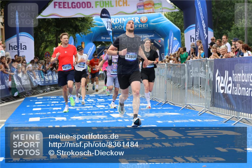 29.06.2025 - hella hamburg halbmarathon Strokosch-Dieckow http://msf.ph/oto/8361484 29.06.2025 10:29:23 Ziel 2021, 2075, 2180, 8975, 9137, 9571, 10156, 10790, 12234, 12287, 12337, 13838, 14164, 14395, 15880, 16118, 17197, 18737, 19203 meine-sportfotos.de