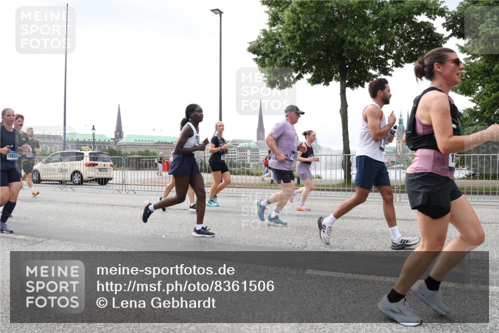29.06.2025 - hella hamburg halbmarathon Lena Gebhardt http://msf.ph/oto/8361506 29.06.2025 10:39:17 Lombardsbrücke 18934, 15112, 10, 1232, 1390, 1451, 1760, 1856, 1883, 2092, 2524, 2534, 2571, 2574, 2843, 2893, 2998, 3275, 3307, 3353, 3727, 3745, 4257, 4320, 4410, 4523, 4603, 4609, 4659, 4855, 4882, 4964, 6062, 6112, 6321, 6342, 6343, 6611, 6719, 6726, 6748, 7341, 7501, 7506, 7524, 7589, 7684, 7815, 8203, 8243, 8457, 8783, 8995, 9393, 9420, 9446, 9569, 9698, 9708, 9777, 9974, 9977, 10001, 10072, 10315, 10512, 10516, 10554, 13060 meine-sportfotos.de
