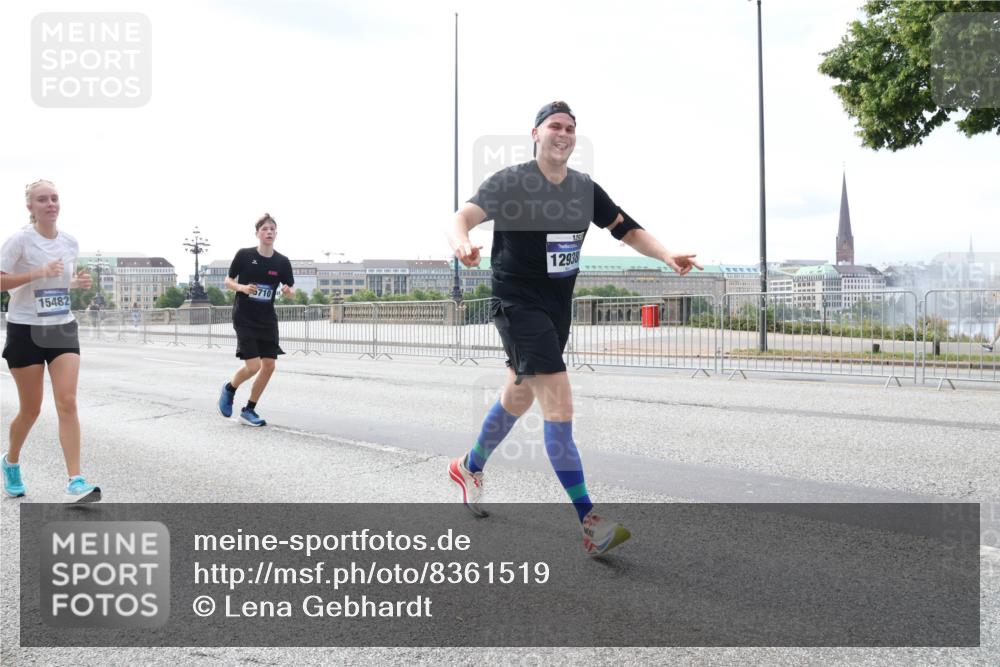 29.06.2025 - hella hamburg halbmarathon Lena Gebhardt http://msf.ph/oto/8361519 29.06.2025 10:14:12 Lombardsbrücke 15482, 120, 12938, 5710, 1131, 1194, 1406, 1480, 1890, 2359, 2494, 3756, 3939, 4001, 4032, 4962, 5631, 5719, 6028, 6083, 6089, 6287, 6366, 6710, 7209, 7442, 7462, 7802, 7840, 7991, 8001, 8057, 8409, 8673, 8892, 9631, 9845, 9886, 10224, 10442, 10443, 11441, 11987, 12467, 12938, 13237, 13285, 13788, 14488, 15085, 15482, 15721, 15722, 15840, 16126, 17439, 17985, 18041, 18236, 18239 meine-sportfotos.de