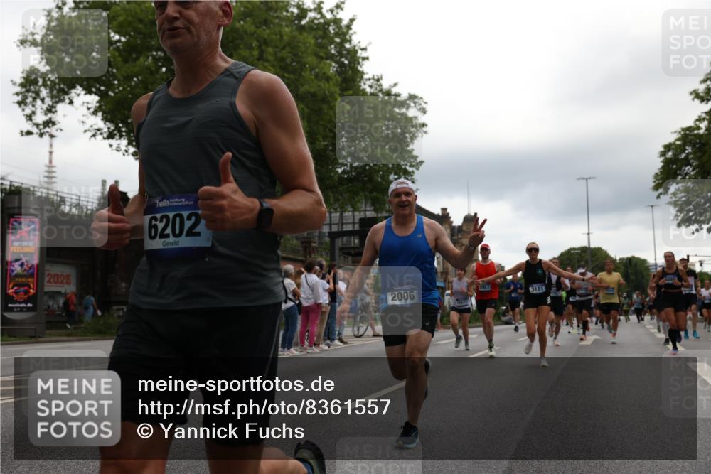 29.06.2025 - hella hamburg halbmarathon Yannick Fuchs http://msf.ph/oto/8361557 29.06.2025 10:53:14 20KM 1285, 2006, 2348, 2584, 2677, 2957, 2978, 3114, 3181, 3279, 3425, 3983, 4088, 4592, 5347, 5633, 5885, 6087, 6202, 6220, 6438, 6997, 7031, 7223, 7287, 7476, 8290, 9655, 10036, 10587, 10759, 10896, 10943, 11935, 11938, 12206, 12261, 12564, 12633, 12736, 12862, 13583, 13761, 14375, 14567, 14732, 14902, 14965, 15232, 15240, 15284, 15824, 16160, 16341, 16563, 16910, 16980, 17017, 17346, 17503, 17630, 18153, 18266, 18327, 18467, 18716, 19015, 19160 meine-sportfotos.de