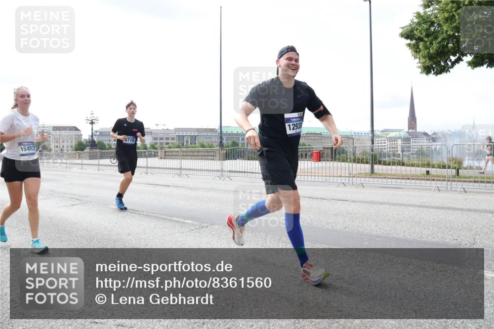 29.06.2025 - hella hamburg halbmarathon Lena Gebhardt http://msf.ph/oto/8361560 29.06.2025 10:14:12 Lombardsbrücke 15482, 120, 12938, 6710, 1131, 1194, 1406, 1480, 1890, 2359, 2494, 3756, 3939, 4001, 4032, 4962, 5631, 5719, 6028, 6083, 6089, 6287, 6366, 6710, 7209, 7442, 7462, 7802, 7840, 7991, 8001, 8057, 8409, 8673, 8892, 9631, 9845, 9886, 10224, 10442, 10443, 11441, 11987, 12467, 12938, 13237, 13285, 13788, 14488, 15085, 15482, 15721, 15722, 15840, 16126, 17439, 17985, 18041, 18236, 18239 meine-sportfotos.de