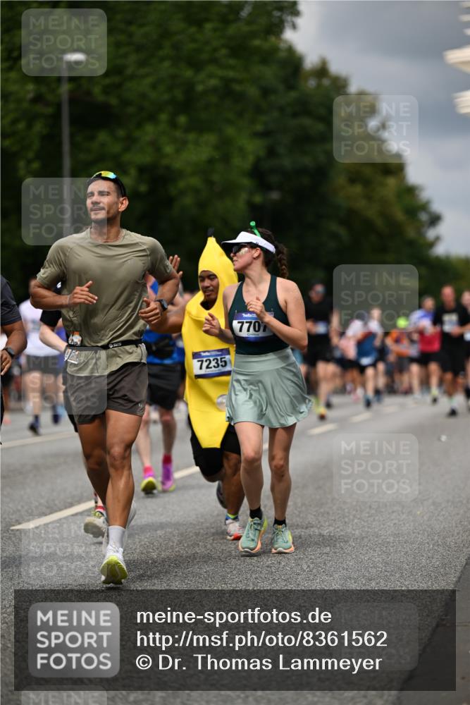 29.06.2025 - hella hamburg halbmarathon Dr. Thomas Lammeyer http://msf.ph/oto/8361562 29.06.2025 10:41:24 Kennedybrücke 56, 1022, 1118, 1253, 1276, 1339, 1488, 1490, 1597, 1819, 1952, 2072, 2104, 2199, 2272, 2552, 3165, 3230, 3398, 3428, 3714, 3873, 4347, 4618, 4733, 5146, 5224, 5560, 5786, 5940, 6243, 6584, 6804, 6821, 7202, 7235, 7707, 7823, 8257, 8258, 8315, 8758, 9054, 9055, 9918, 10024, 10112, 10476, 10762, 10798, 10862, 10919, 10931 meine-sportfotos.de