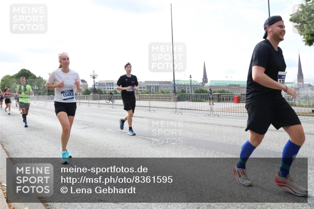 29.06.2025 - hella hamburg halbmarathon Lena Gebhardt http://msf.ph/oto/8361595 29.06.2025 10:14:12 Lombardsbrücke 15482, 12, 1131, 1194, 1406, 1480, 1890, 2359, 2494, 3756, 3939, 4001, 4032, 4962, 5631, 5719, 6028, 6083, 6089, 6287, 6366, 6710, 7209, 7442, 7462, 7802, 7840, 7991, 8001, 8057, 8409, 8673, 8892, 9631, 9845, 9886, 10224, 10442, 10443, 11441, 11987, 12467, 12938, 13237, 13285, 13788, 14488, 15085, 15482, 15721, 15722, 15840, 16126, 17439, 17985, 18041, 18236, 18239 meine-sportfotos.de