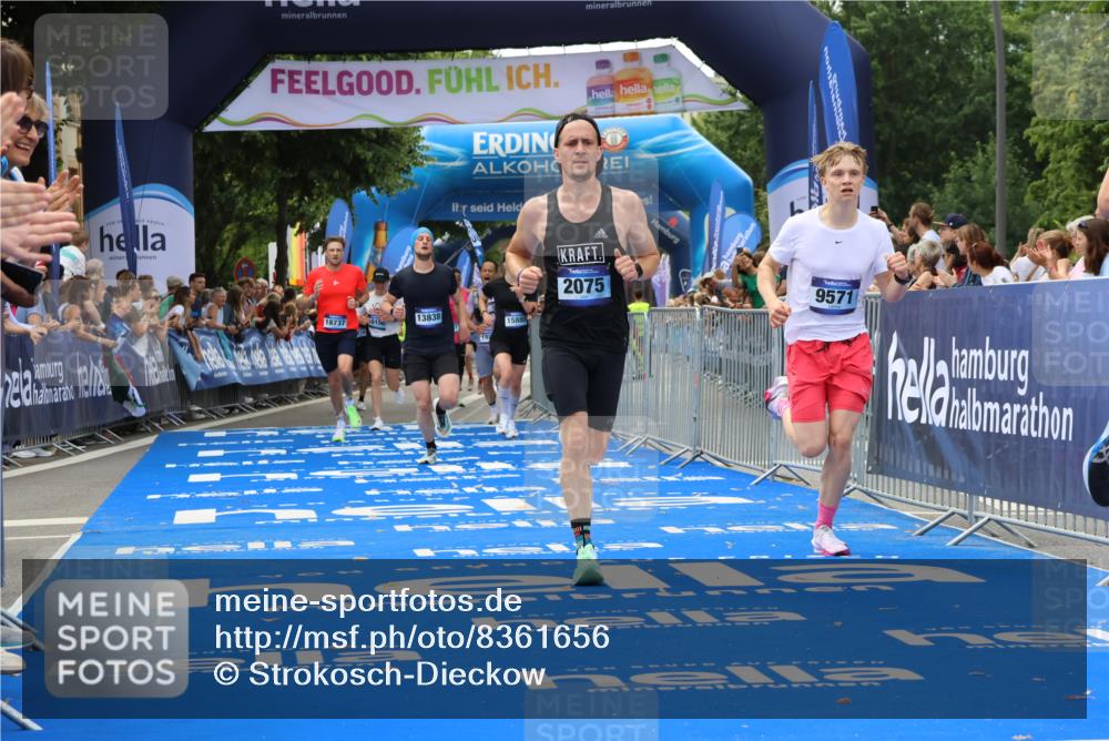 29.06.2025 - hella hamburg halbmarathon Strokosch-Dieckow http://msf.ph/oto/8361656 29.06.2025 10:29:21 Ziel 2075, 8975, 9571, 10156, 12234, 12287, 12337, 13838, 14164, 14395, 15880, 16118, 17197, 18737, 19203 meine-sportfotos.de