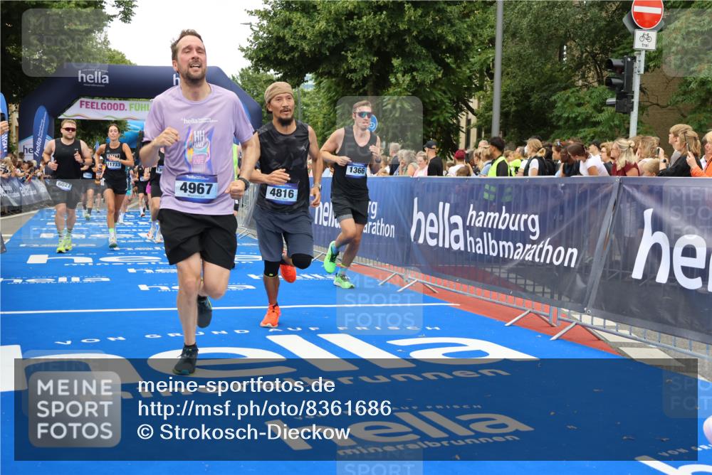 29.06.2025 - hella hamburg halbmarathon Strokosch-Dieckow http://msf.ph/oto/8361686 29.06.2025 10:51:07 Ziel 1366, 1630, 4077, 4404, 4816, 4967, 5600, 6027, 8117, 8261, 8508, 8704, 10508, 10603, 10868, 11512, 11625, 11733, 13008, 13073, 14125, 15480, 17221, 17384, 17530, 17823, 18066 meine-sportfotos.de