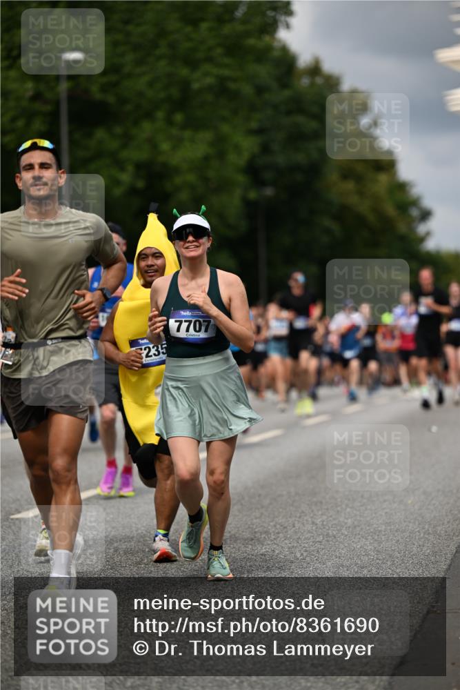 29.06.2025 - hella hamburg halbmarathon Dr. Thomas Lammeyer http://msf.ph/oto/8361690 29.06.2025 10:41:24 Kennedybrücke 56, 1022, 1118, 1253, 1276, 1339, 1488, 1490, 1597, 1819, 1952, 2072, 2104, 2199, 2272, 2552, 3165, 3230, 3398, 3428, 3714, 3873, 4347, 4618, 4733, 5146, 5224, 5560, 5786, 5940, 6243, 6584, 6804, 6821, 7202, 7235, 7707, 7823, 8257, 8258, 8315, 8758, 9054, 9055, 9918, 10024, 10112, 10476, 10762, 10798, 10862, 10919, 10931 meine-sportfotos.de