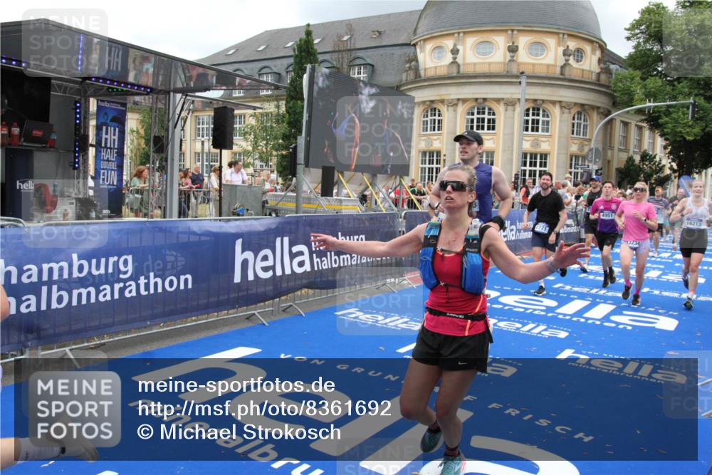 29.06.2025 - hella hamburg halbmarathon Michael Strokosch http://msf.ph/oto/8361692 29.06.2025 10:55:30 Ziel 1130, 2252, 2771, 4189, 4951, 5287, 5319, 6591, 6938, 8487, 12584, 13234, 13236, 14036, 16213, 16334, 16609, 16985, 17603, 17940 meine-sportfotos.de