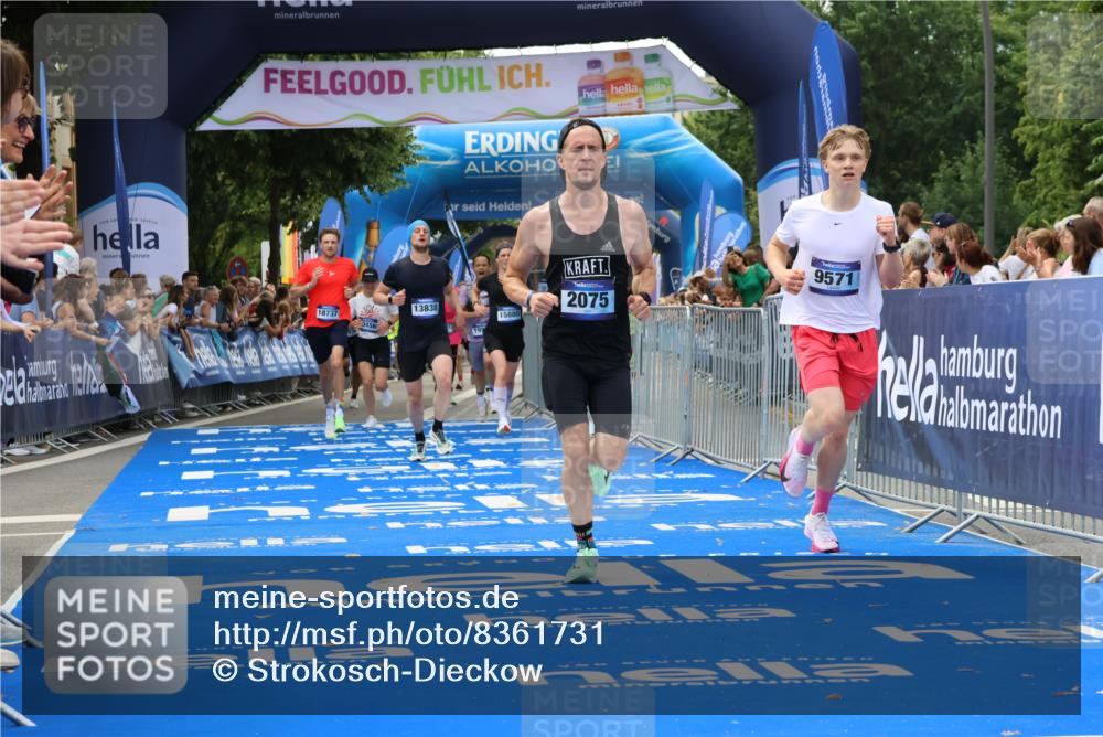 29.06.2025 - hella hamburg halbmarathon Strokosch-Dieckow http://msf.ph/oto/8361731 29.06.2025 10:29:21 Ziel 2075, 8975, 9571, 10156, 12234, 12287, 12337, 13838, 14164, 14395, 15880, 16118, 17197, 18737, 19203 meine-sportfotos.de
