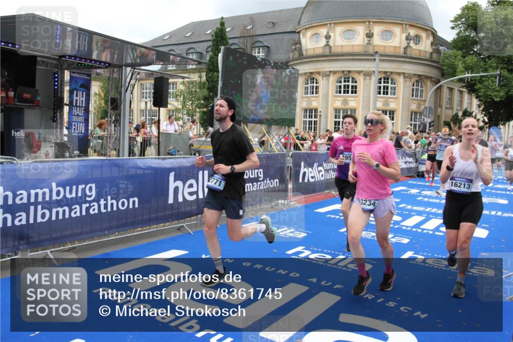 29.06.2025 - hella hamburg halbmarathon Michael Strokosch http://msf.ph/oto/8361745 29.06.2025 10:55:32 Ziel 1130, 2252, 2771, 4951, 5319, 6591, 6938, 11554, 12544, 12584, 13234, 13267, 14036, 14592, 16213, 16334, 16609, 17603, 17940 meine-sportfotos.de