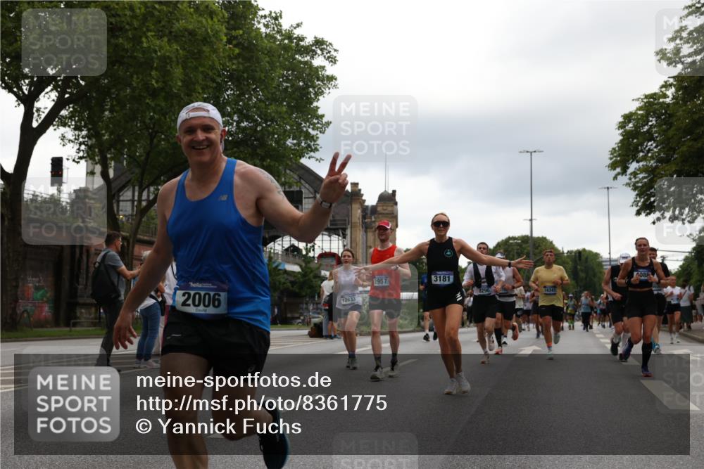 29.06.2025 - hella hamburg halbmarathon Yannick Fuchs http://msf.ph/oto/8361775 29.06.2025 10:53:14 20KM 1285, 2006, 2348, 2584, 2677, 2957, 2978, 3114, 3181, 3279, 3425, 3983, 4088, 4592, 5347, 5633, 5885, 6087, 6202, 6220, 6438, 6997, 7031, 7223, 7287, 7476, 8290, 9655, 10036, 10587, 10759, 10896, 10943, 11935, 11938, 12206, 12261, 12564, 12633, 12736, 12862, 13583, 13761, 14375, 14567, 14732, 14902, 14965, 15232, 15240, 15284, 15824, 16160, 16341, 16563, 16910, 16980, 17017, 17346, 17503, 17630, 18153, 18266, 18327, 18467, 18716, 19015, 19160 meine-sportfotos.de