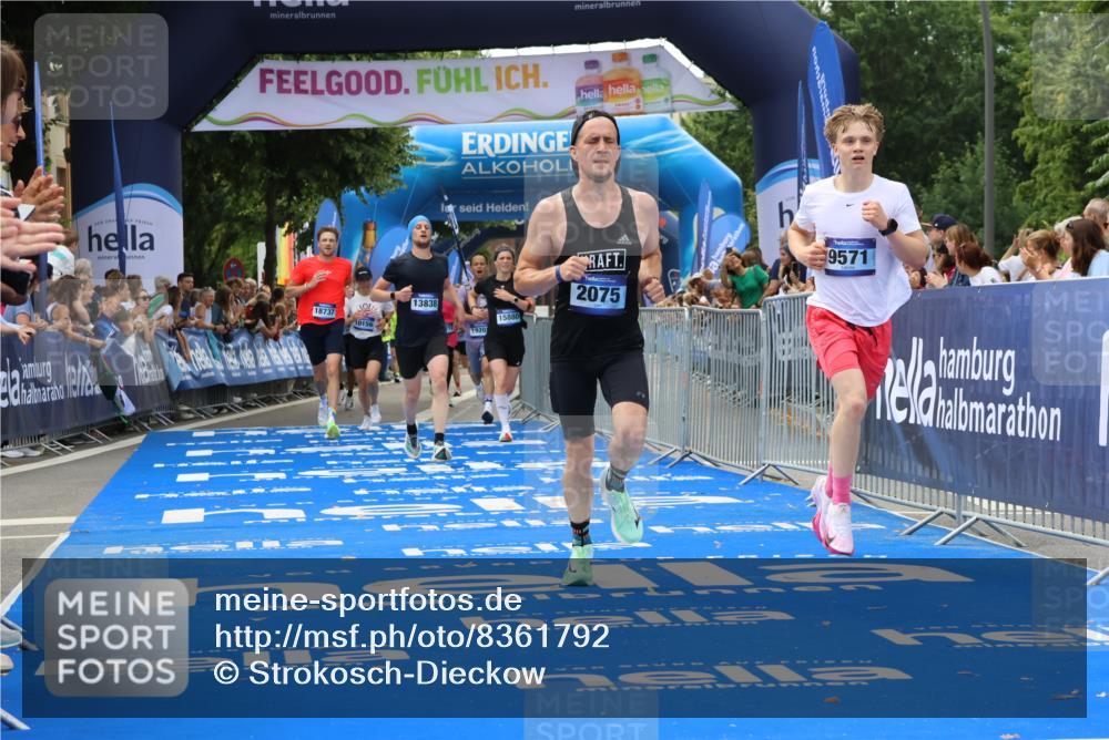 29.06.2025 - hella hamburg halbmarathon Strokosch-Dieckow http://msf.ph/oto/8361792 29.06.2025 10:29:21 Ziel 2075, 8975, 9571, 10156, 12234, 12287, 12337, 13838, 14164, 14395, 15880, 16118, 17197, 18737, 19203 meine-sportfotos.de