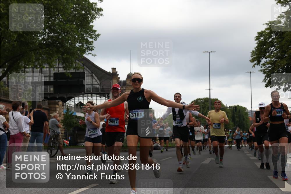 29.06.2025 - hella hamburg halbmarathon Yannick Fuchs http://msf.ph/oto/8361846 29.06.2025 10:53:15 20KM 1285, 2006, 2348, 2584, 2677, 2957, 2978, 3114, 3181, 3279, 3425, 3983, 4088, 4592, 5347, 5633, 5885, 6087, 6202, 6220, 6438, 6997, 7031, 7223, 7287, 7476, 8290, 9655, 10036, 10587, 10759, 10896, 10943, 11935, 11938, 12206, 12261, 12564, 12633, 12736, 12862, 13583, 13761, 14375, 14567, 14732, 14902, 14965, 15232, 15240, 15284, 15824, 16160, 16341, 16563, 16910, 16980, 17017, 17346, 17503, 17630, 18153, 18266, 18327, 18467, 18716, 19015, 19160 meine-sportfotos.de