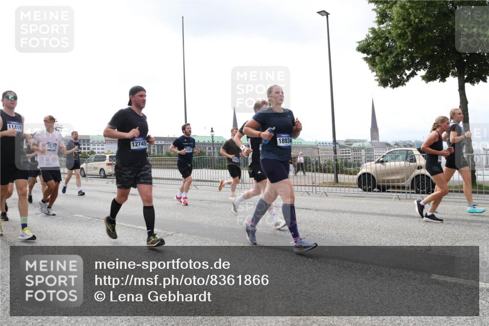 29.06.2025 - hella hamburg halbmarathon Lena Gebhardt http://msf.ph/oto/8361866 29.06.2025 10:39:18 Lombardsbrücke 11419, 2571, 12745, 7341, 7, 15112, 18934, 1232, 1390, 1451, 1760, 1856, 1883, 2092, 2524, 2534, 2571, 2574, 2578, 2843, 2893, 2998, 3275, 3307, 3353, 3727, 3745, 4257, 4320, 4410, 4523, 4603, 4609, 4659, 4855, 4882, 4964, 6062, 6112, 6321, 6342, 6343, 6611, 6719, 6726, 6748, 7341, 7501, 7506, 7524, 7589, 7684, 7815, 8203, 8243, 8457, 8783, 8995, 9393, 9420, 9446, 9569, 9698, 9708, 9777, 9974, 9977, 10001, 10072, 10315, 10512, 10516, 10554, 13060 meine-sportfotos.de