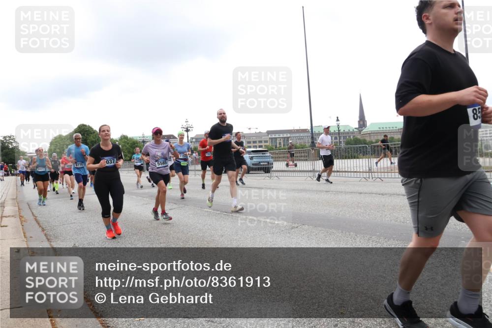 29.06.2025 - hella hamburg halbmarathon Lena Gebhardt http://msf.ph/oto/8361913 29.06.2025 10:48:23 Lombardsbrücke 9921, 139775, 037, 115, 5585, 85, 1142, 1157, 1167, 1174, 1175, 1392, 1584, 1645, 1701, 2037, 2163, 2195, 2197, 2418, 2475, 2627, 2650, 2716, 2756, 2909, 2958, 3224, 3320, 3468, 3504, 3661, 3679, 3933, 4327, 4588, 5585, 5781, 5952, 6143, 7240, 7393, 7394, 7532, 7916, 7947, 7948, 8461, 8521, 8719, 8760, 8774, 8948, 9356, 9775, 9787, 9921, 10059, 10145, 10204, 10777, 10794, 11548, 11742, 11781, 13814, 15715, 16498, 16499, 16701 meine-sportfotos.de