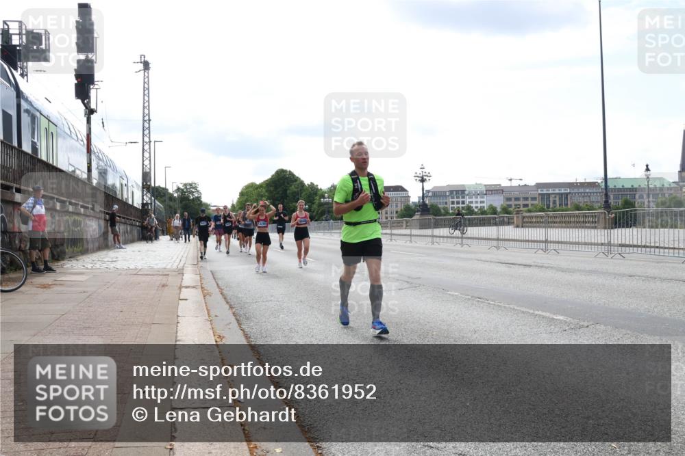 29.06.2025 - hella hamburg halbmarathon Lena Gebhardt http://msf.ph/oto/8361952 29.06.2025 10:14:14 Lombardsbrücke 1131, 1194, 1406, 1480, 1890, 2494, 3756, 3939, 4001, 4032, 4962, 5670, 5719, 6028, 6083, 6089, 6287, 6366, 6710, 7209, 7442, 7462, 7802, 7840, 7991, 8001, 8057, 8409, 8673, 8892, 9845, 9886, 10224, 10442, 10443, 11441, 11987, 12467, 12938, 13237, 13285, 13788, 14488, 15085, 15482, 15721, 15722, 15840, 16126, 17439, 17985, 18041, 18236, 18239 meine-sportfotos.de