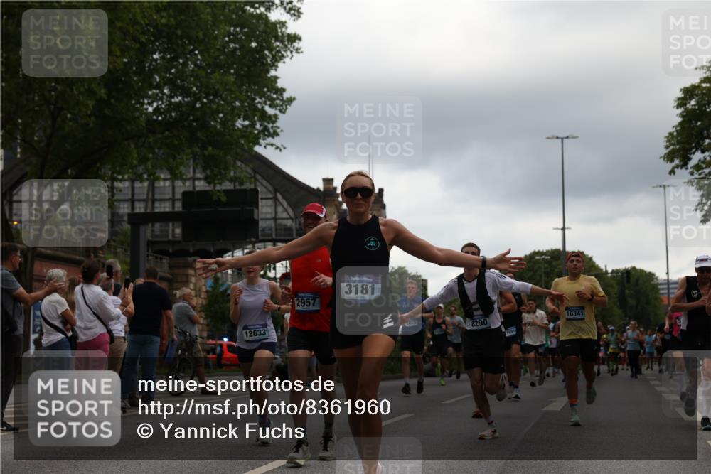 29.06.2025 - hella hamburg halbmarathon Yannick Fuchs http://msf.ph/oto/8361960 29.06.2025 10:53:15 20KM 1285, 2006, 2348, 2584, 2677, 2957, 2978, 3114, 3181, 3279, 3425, 3983, 4088, 4592, 5347, 5633, 5885, 6087, 6202, 6220, 6438, 6997, 7031, 7223, 7287, 7476, 8290, 9655, 10036, 10587, 10759, 10896, 10943, 11935, 11938, 12206, 12261, 12564, 12633, 12736, 12862, 13583, 13761, 14375, 14567, 14732, 14902, 14965, 15232, 15240, 15284, 15824, 16160, 16341, 16563, 16910, 16980, 17017, 17346, 17503, 17630, 18153, 18266, 18327, 18467, 18716, 19015, 19160 meine-sportfotos.de