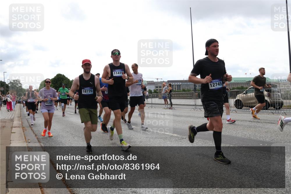 29.06.2025 - hella hamburg halbmarathon Lena Gebhardt http://msf.ph/oto/8361964 29.06.2025 10:39:19 Lombardsbrücke 2893, 15262, 18725, 11419, 2571, 12745, 1232, 1390, 1451, 1760, 1856, 1883, 2092, 2524, 2534, 2571, 2574, 2578, 2843, 2893, 2998, 3275, 3307, 3353, 3727, 3745, 4257, 4320, 4410, 4523, 4603, 4609, 4659, 4855, 4882, 4964, 5045, 6062, 6112, 6321, 6342, 6343, 6611, 6719, 6726, 6748, 7341, 7501, 7506, 7524, 7589, 7684, 7815, 8203, 8243, 8457, 8783, 8995, 9393, 9420, 9446, 9569, 9698, 9708, 9777, 9974, 9977, 10001, 10072, 10315, 10512, 10516, 10554, 13060 meine-sportfotos.de