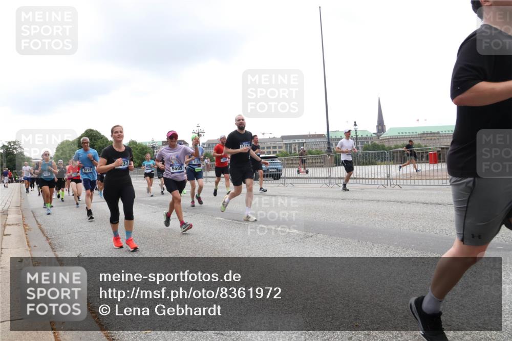 29.06.2025 - hella hamburg halbmarathon Lena Gebhardt http://msf.ph/oto/8361972 29.06.2025 10:48:23 Lombardsbrücke 9775, 9921, 5585, 1157, 11742, 1142, 1157, 1167, 1174, 1175, 1392, 1584, 1645, 1701, 2037, 2163, 2195, 2197, 2418, 2475, 2627, 2650, 2716, 2756, 2909, 2958, 3224, 3320, 3468, 3504, 3661, 3679, 3933, 4327, 4588, 5585, 5781, 5952, 6143, 7240, 7393, 7394, 7532, 7916, 7947, 7948, 8461, 8521, 8719, 8760, 8774, 8948, 9356, 9775, 9787, 9921, 10059, 10145, 10204, 10777, 10794, 11548, 11742, 11781, 13814, 15715, 16498, 16499, 16701 meine-sportfotos.de
